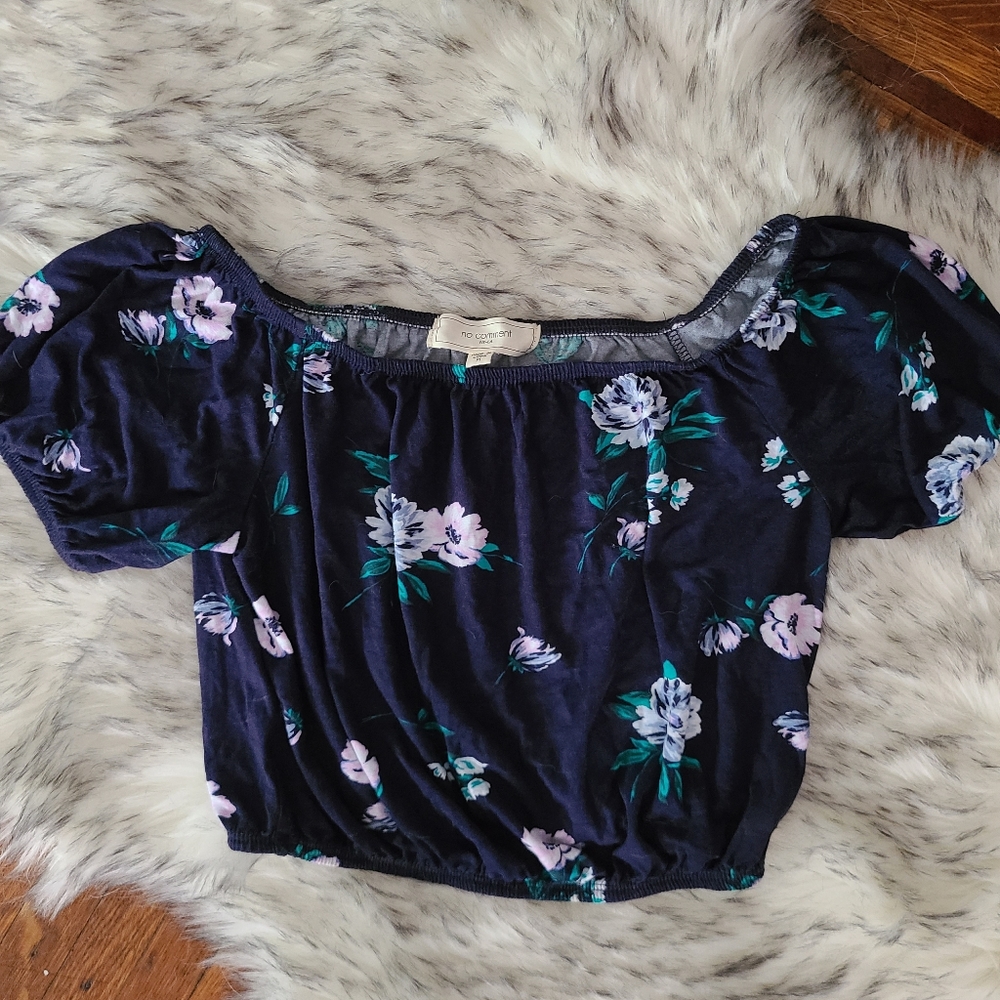 Medium cap sleeve crop top